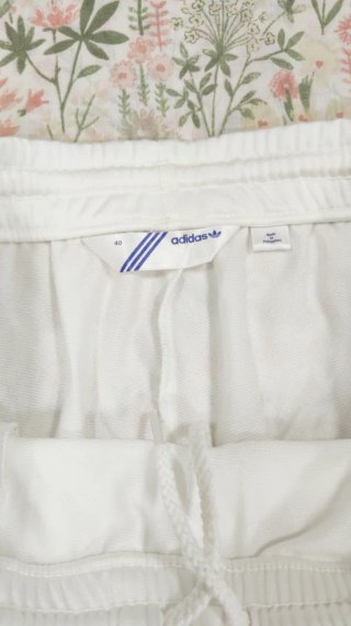 Pantalón Adidas plateado
