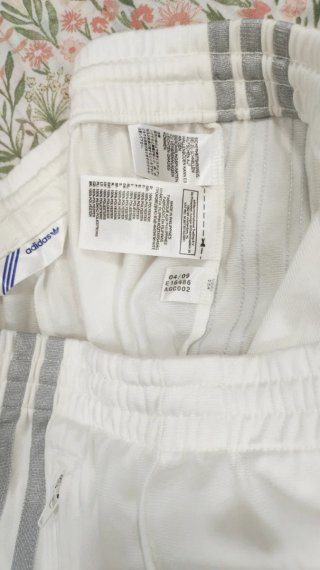 Pantalón Adidas plateado