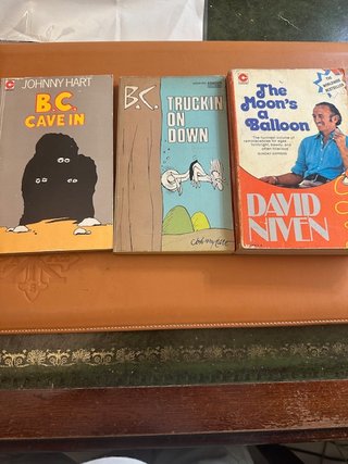 3 libros 1975. 2 de Johnny Hart y 1 de David Niven