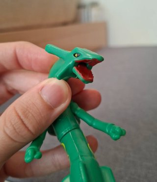 Figuras Pokémon Torchic y Rayquaza McDonald's