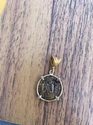 Anillo de Plata con Detalles Dorados