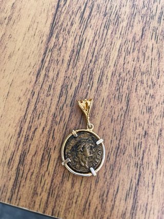 Anillo de Plata con Detalles Dorados
