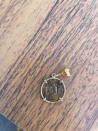 Anillo de Plata con Detalles Dorados