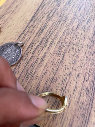 Anillo de Plata con Detalles Dorados