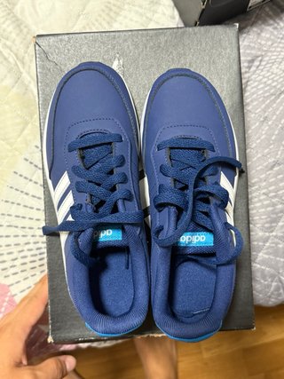 adidas originales en color azul marino