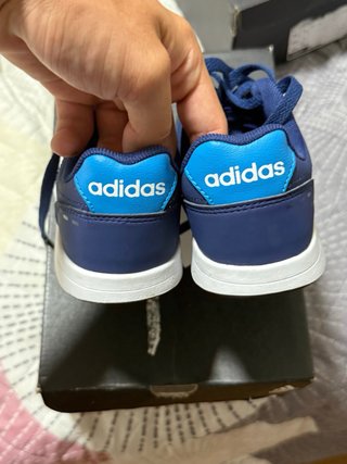 adidas originales en color azul marino