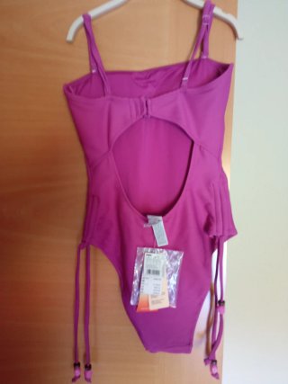 Bañador fucsia nuevo con etiquetas
