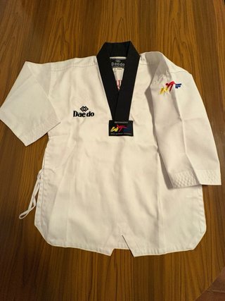 Traje Taekwondo Daedo Blanco y Negro