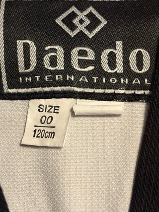 Traje Taekwondo Daedo Blanco y Negro