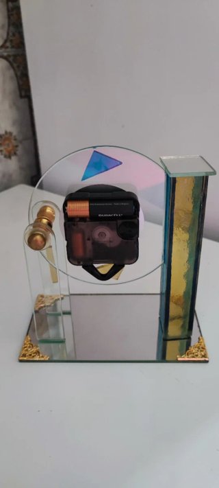 Orologio da tavolo moderno in vetro
