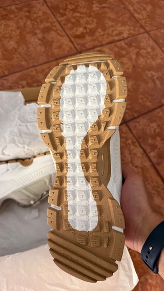 Nike Zoom Vomero Roam Bege/Branco