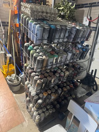 Estantería para sprays