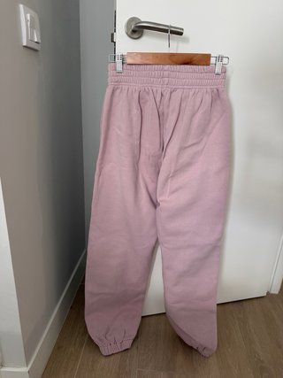 Conjunto deportivo oversize Nike rosa con fleece.