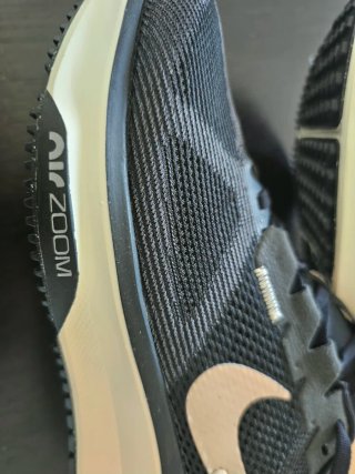 Nike Air Zoom Structure 25 Negro/Dorado