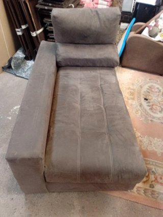 Sofá chaise longue polipiel gris solo la mitad