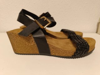Sandalias cuña negras mujer. Sin Estrenar.