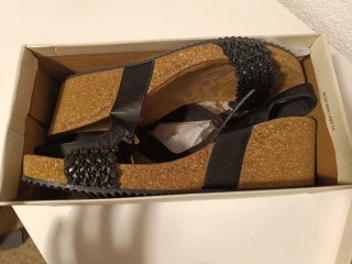 Sandalias cuña negras mujer. Sin Estrenar.