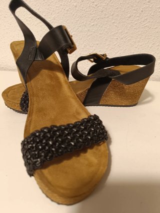 Sandalias cuña negras mujer. Sin Estrenar.