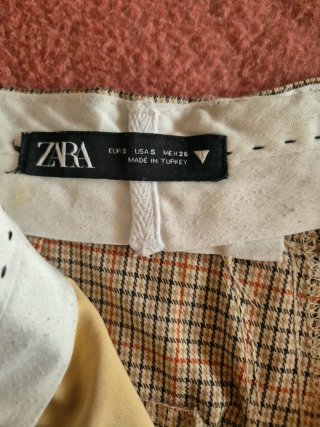 Pantalón de pinzas Zara