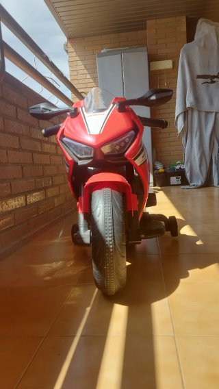 Moto Eléctrica Infantil Honda CBR Roja NO SE ENVIA