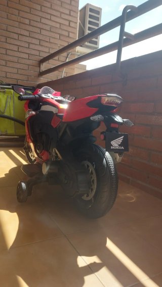 Moto Eléctrica Infantil Honda CBR Roja NO SE ENVIA