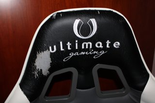 Cadeira Gaming Ultimate Gaming com Desgaste