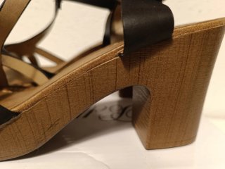 Sandalias de tacón de madera