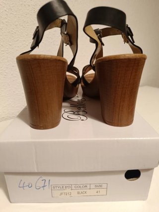 Sandalias de tacón de madera