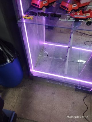 Vitrina expositora estilo industrial artesanal