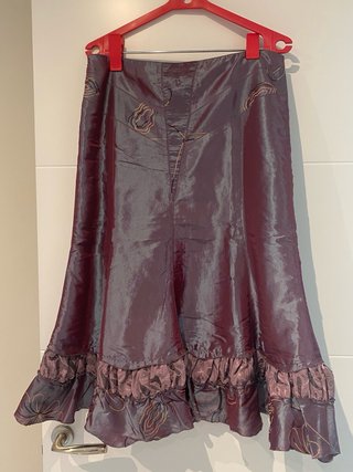 Elegante traje falda y chaqueta fiesta