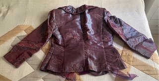 Elegante traje falda y chaqueta fiesta