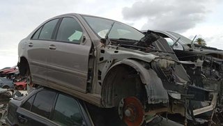Luz mercedes clase c (w203) berlina 220 cdi 322574