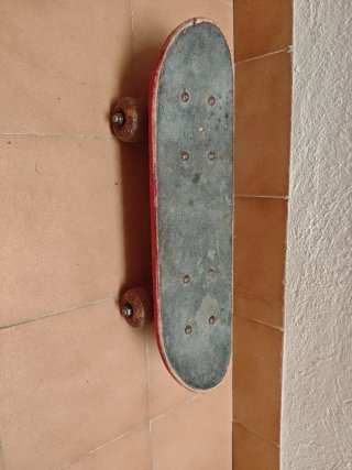 Tabla de skate roja