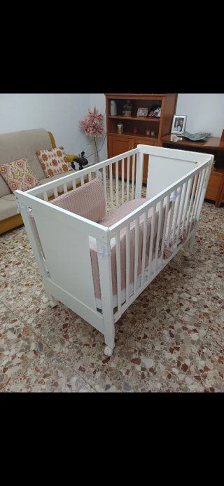 Cuna de bebé blanca