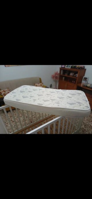 Cuna de bebé blanca