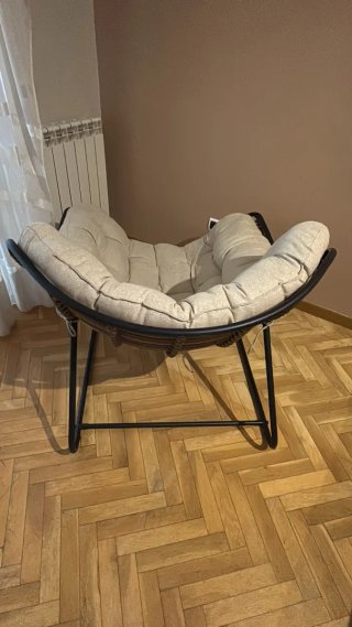 Sillón beige y negro