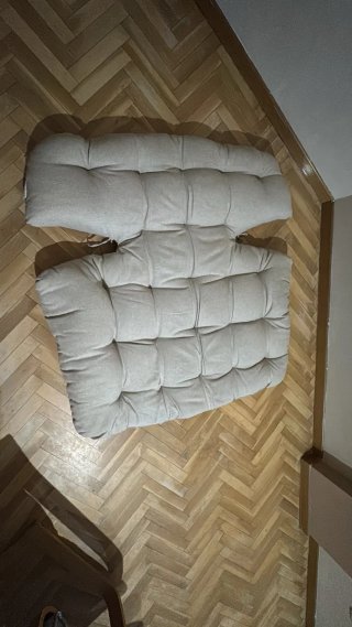 Sillón beige y negro