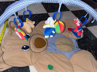 Arco de actividades para bebés oso