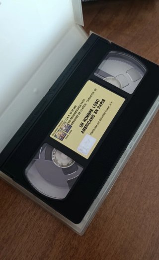 VHS Spawn y Un Hombre Lobo Americano en Paris