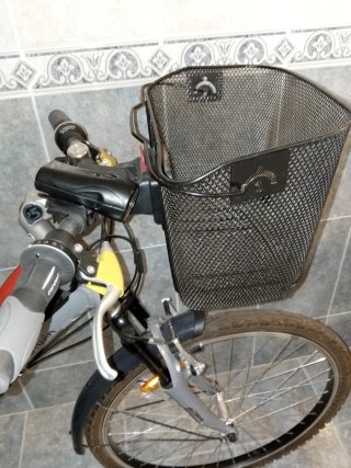 Bicicleta Gris con Cesta. Usado un par de veces