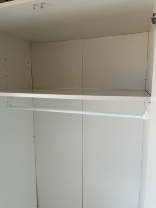 Armario blanco IKEA puertas acanaladas