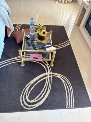 Alfombra grande marrón diseño beige