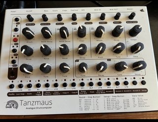 MFB Tanzmaus Drum Machine Sintetizador