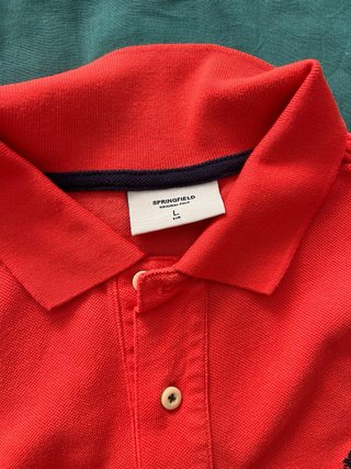 Polo Rojo con Logo perfecto estado