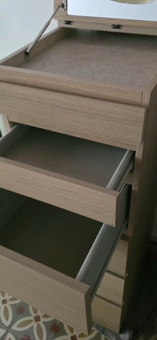 Cómoda Malm IKEA con joyero