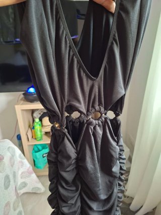 Vestido negro con aberturas