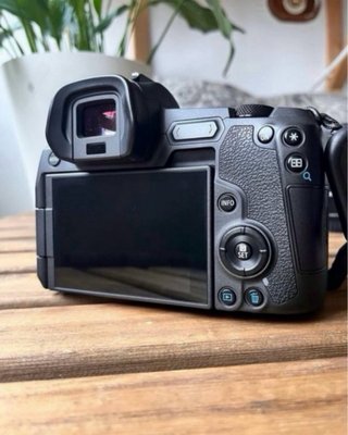 Fotocamera mirrorless Canon EOS R (solo corpo)
