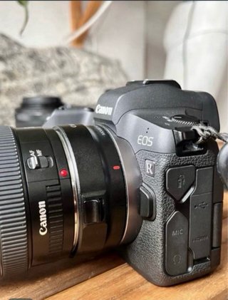 Fotocamera mirrorless Canon EOS R (solo corpo)