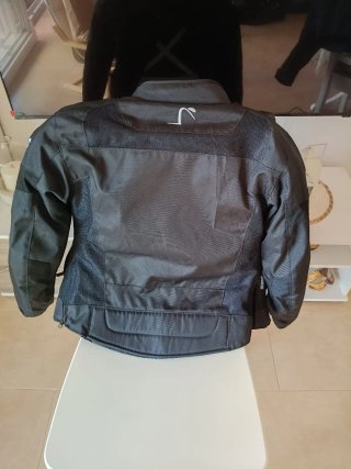 Chaquetas de Moto Negra y Gris mixtas.