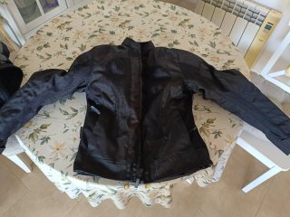 Chaquetas de Moto Negra y Gris mixtas.